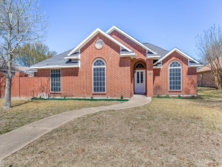 This beautiful home in De Soto, Texas was a quick, cash sale to David at Welcome Home. We buy houses as-is for top dollar and close in ten days or less.
